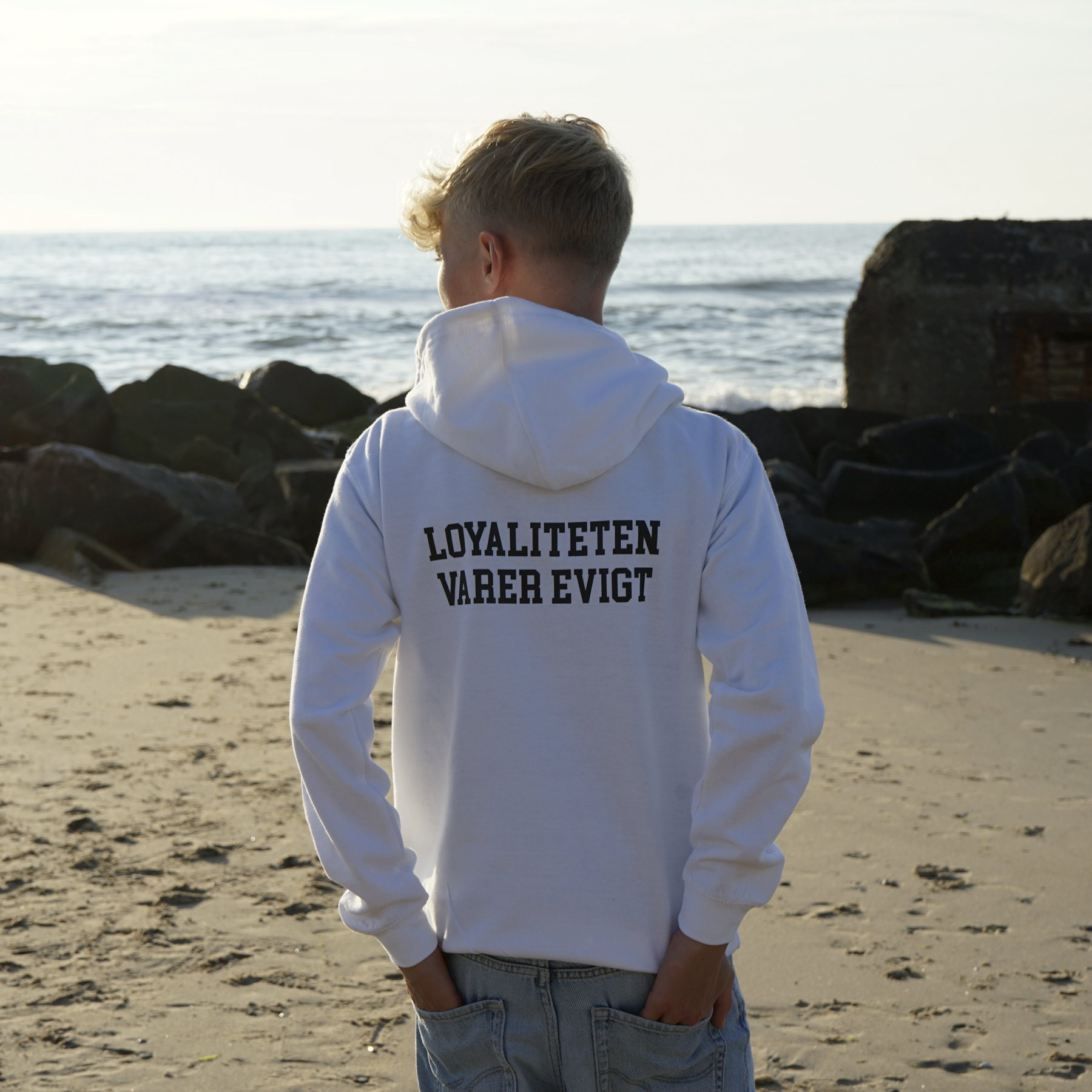 Din tekst på ryggen - Hoodie